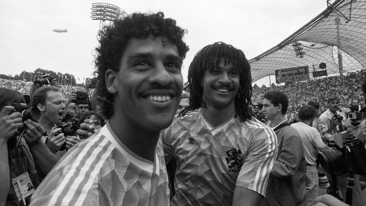 Frank Rijkaard (li.) und Ruud Gullit beim niederländischen Sieg der Fußball-Europameisterschaft 1988.