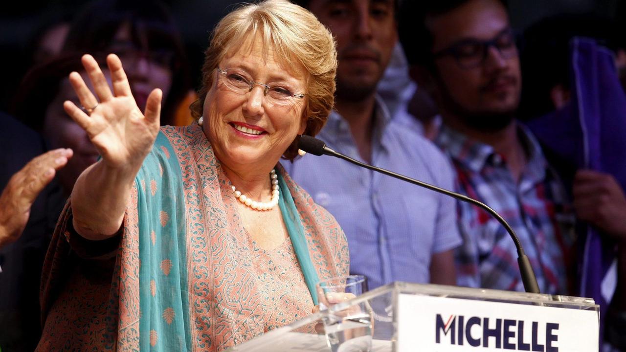 Michelle Bachelet freut sich nach ihrem Erfolg bei der letzten Präsidentschaftswahl 2013 in Chile