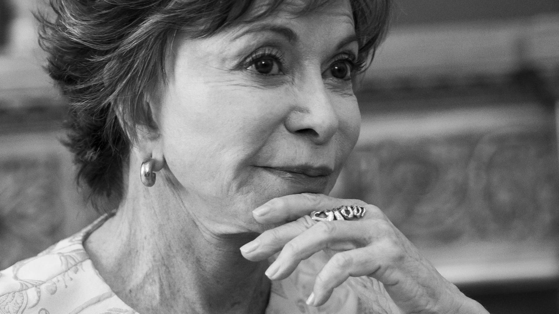 Porträt der chilenischen Schriftstellerin Isabel Allende.