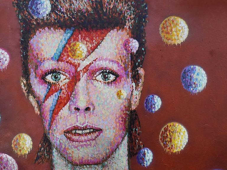 Ein Wandgemälde in Brixton zeigt David Bowie mit farbenprächtiger Frisur