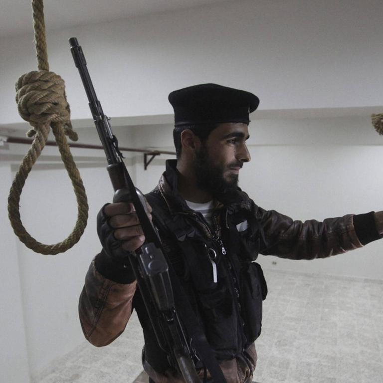 Bildnummer: 59574706 Datum: 23.04.2013 Copyright: imago/Gallo Images Scenes in Syria DARKOUSH, SYRIA - APRIL 23: A FSA Free Syrian Army soldier in a room where political prisoners were hanged by Al-Assad forces inside the central prison on April 23, 2013, in Darkoush, Syria. The prison was bombarded by fights between Al-Assad forces and Fee Army fighters three months ago. ( PUBLICATIONxINxGERxSUIxAUTxONLY Gesellschaft Syrien Fotostory Bürgerkrieg Rebellen xjh x1x 2013 quer 59574706 Date 23 04 2013 Copyright Imago Gallo Images Scenes in Syria Syria April 23 a FSA Free Syrian Army Soldier in a Room Where Political Prisoners Were hanged by Al Assad Forces Inside The Central Prison ON April 23 2013 in Syria The Prison what bombarded by Fights between Al Assad Forces and Fee Army Fighters Three MONTHS PUBLICATIONxINxGERxSUIxAUTxONLY Society Syria Photo Story Civil war Rebels XJH x1x 2013 horizontal