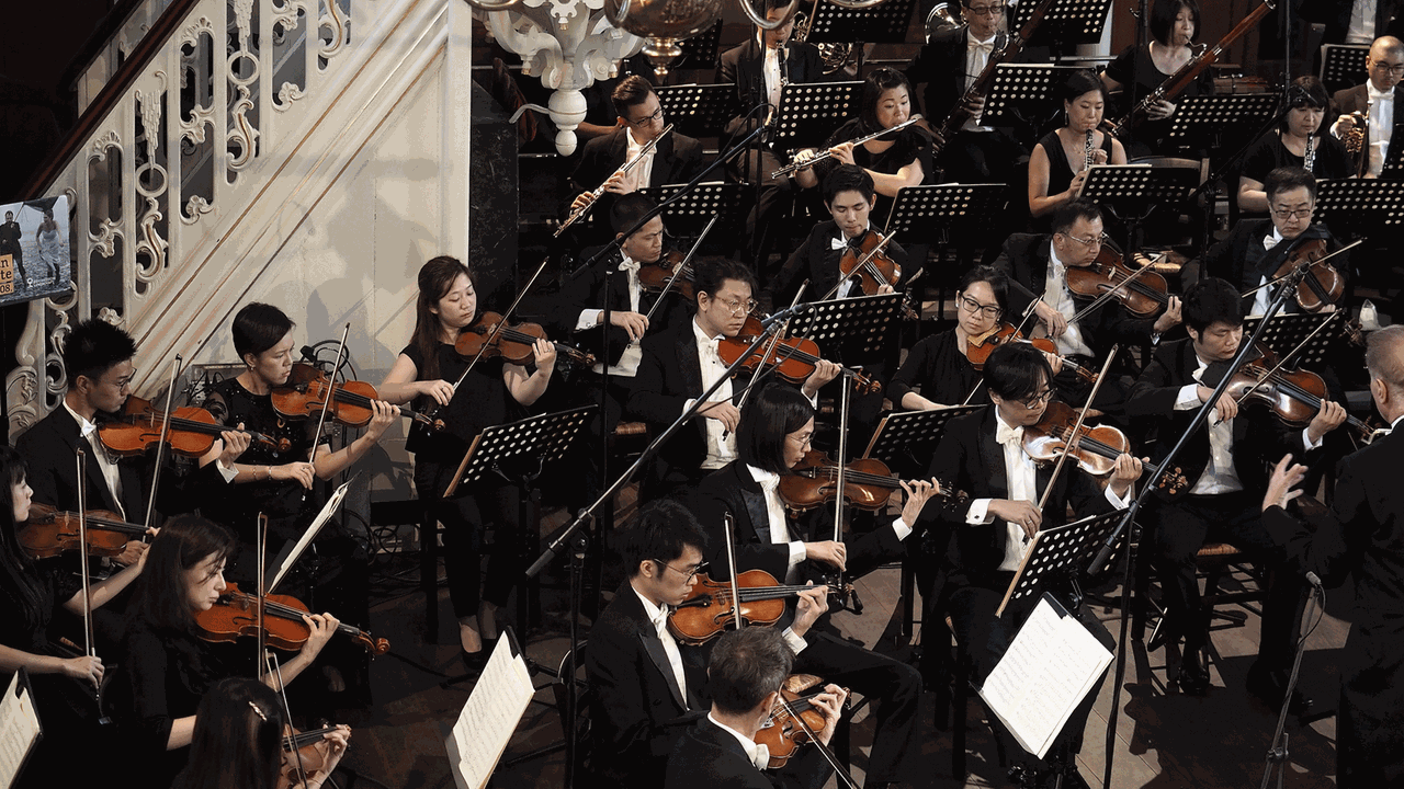 Die Hong Kong Sinfonietta bei einem Gezeitenkonzert in der Großen Kirche in Leer