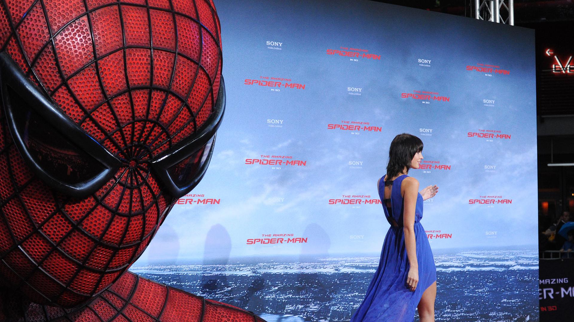 Model Sarah Anessa von Germanys next Topmodel kommt zur Premiere des Films "The Amazing Spider-Man" in 3D am Mittwoch (20.06.2012) in Berlin in das Kino Cinestar am Potsdamer Platz.