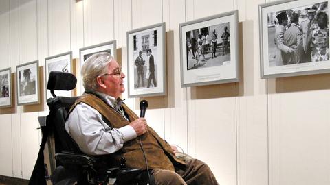 Bildjournalist Horst Faas während der Eröffnung seiner Ausstellung - 50 Jahre Photojournalismus - in Perpignan