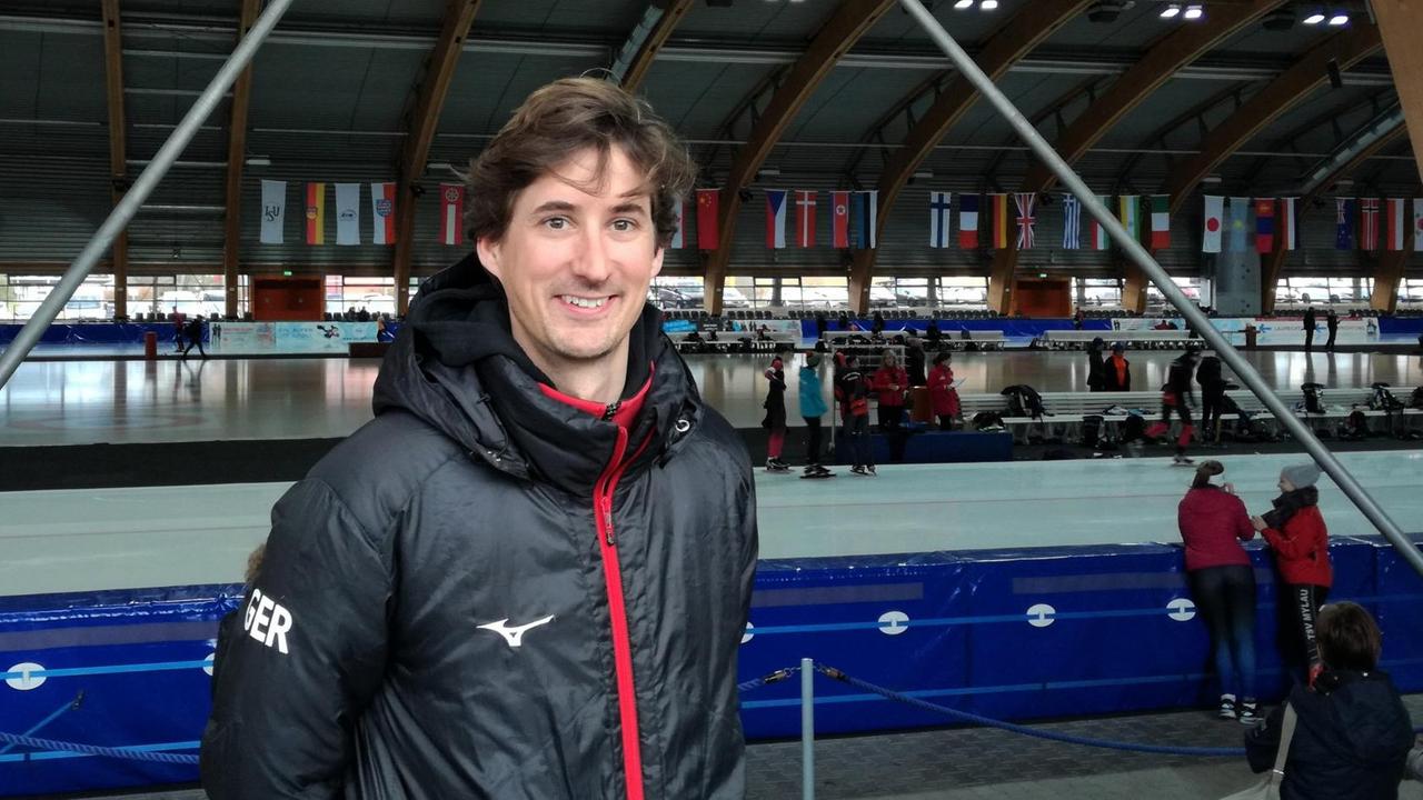 Nachwuchs-Bundestrainer Daan Rottier in der Eissporthalle