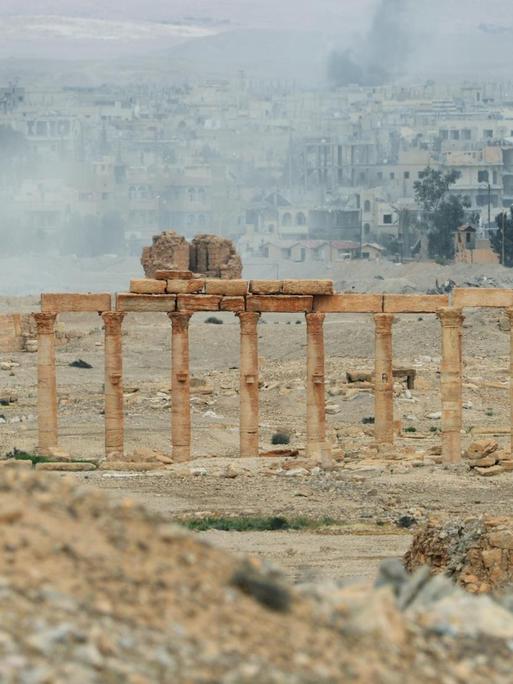 Ruinen der zerstörten Antikenstadt Palmyra in Syrien.