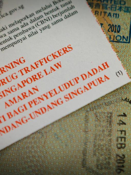 Einreisekarte für Singapur mit Hinweis auf die Todesstrafe.