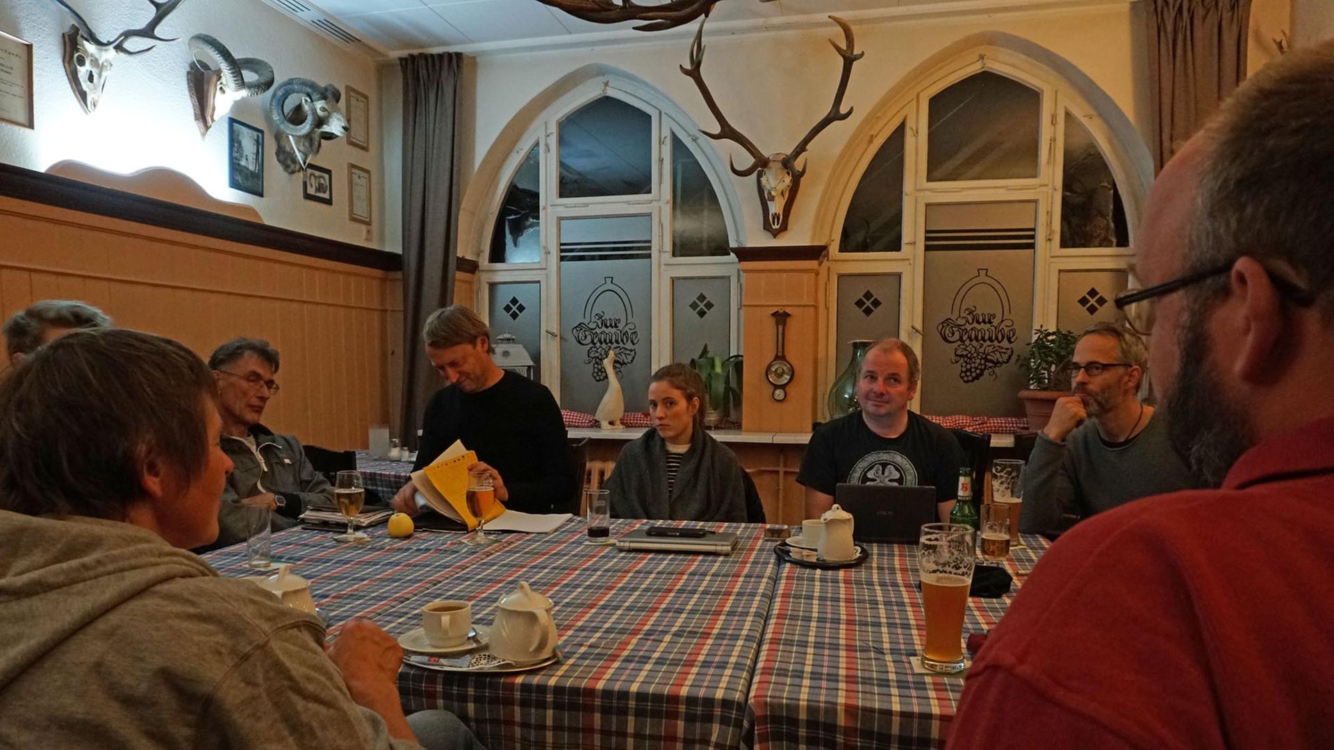 Treffen der Grünen-Kreisverband Eichsfeld in Heiligenstadt im rustikalen Hinterzimmer des Hotels "Zur Traube".