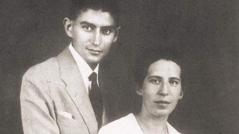 Porträt von Franz Kafka und seiner Verlobten, Felice Bauer, im Jahr 1917.