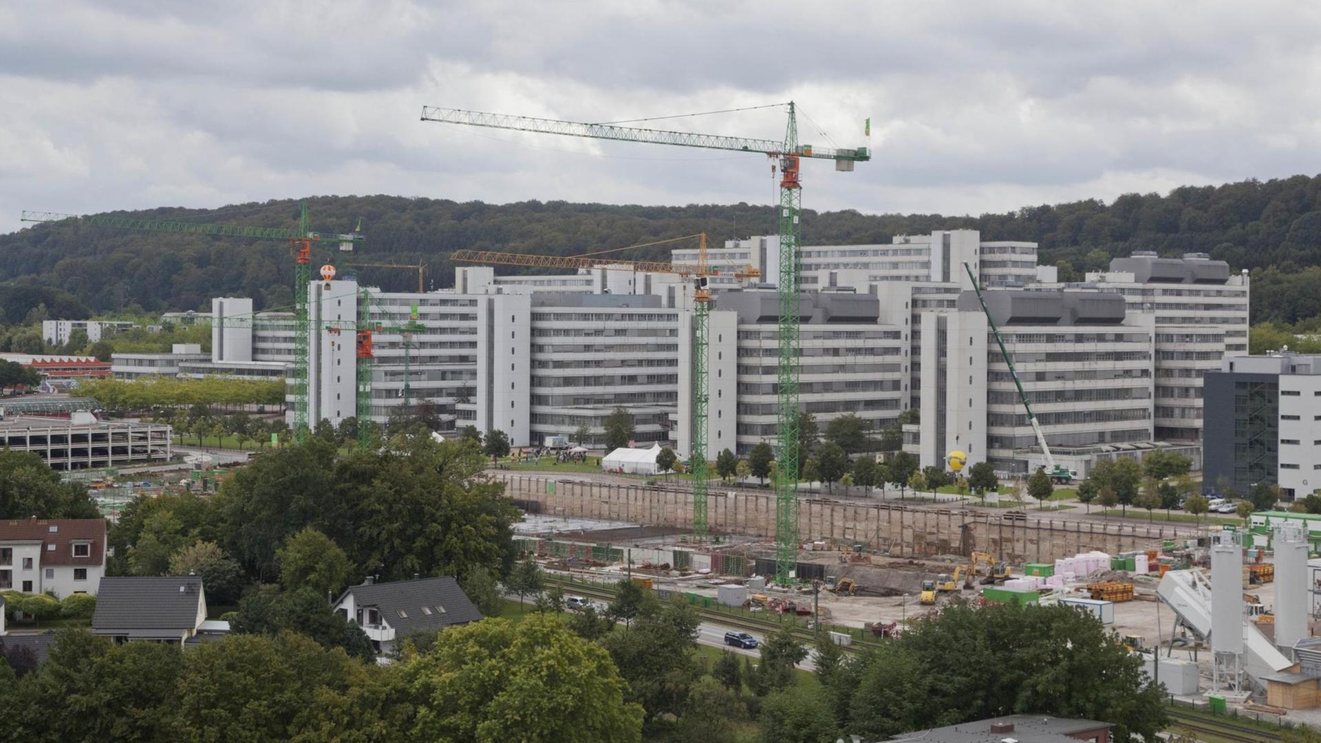 Blick auf das Hauptgebäude der Universität Bielefeld