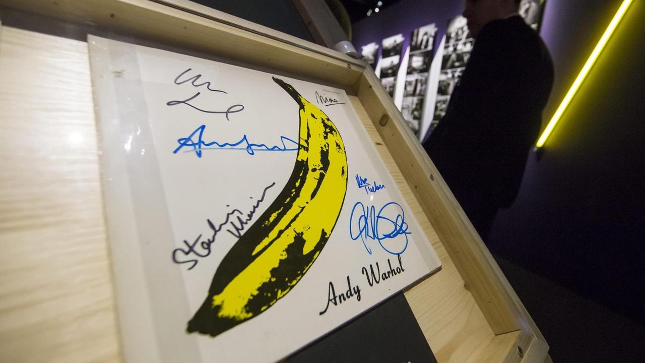 Eine signierte Edition von Andy Warhol's berühmten Plattencover von "Velvet Underground & Nico". 