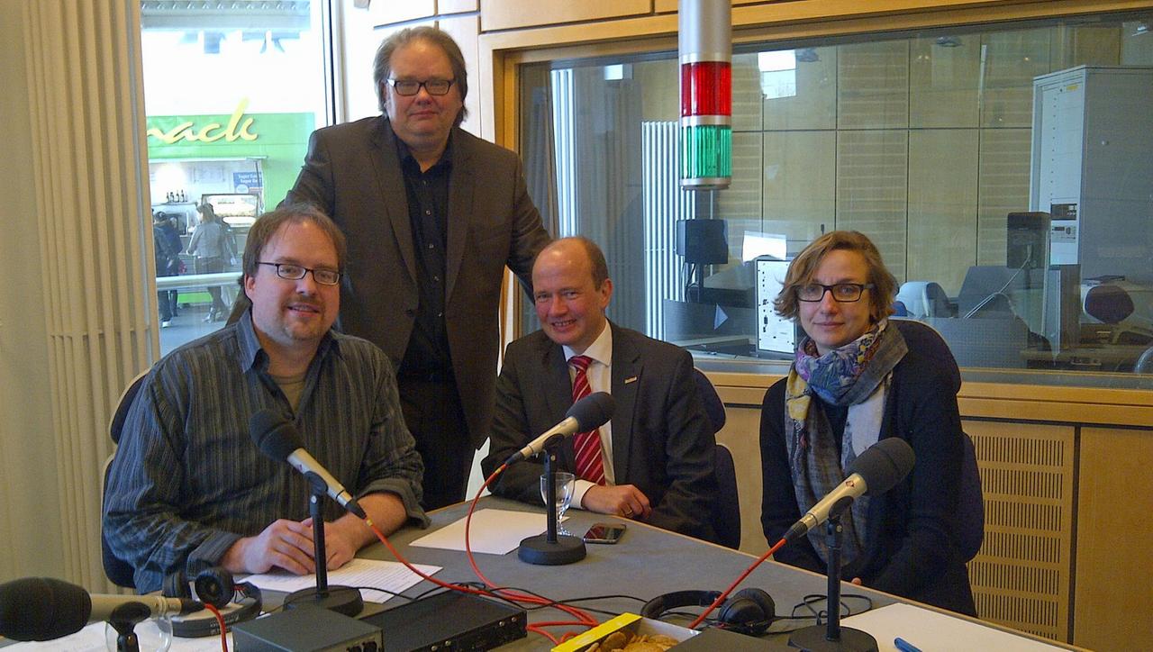  Stefan Römermann mit den Studiogästen Joerg Heidrich, Jürgen Biffar, Kathrin Körber