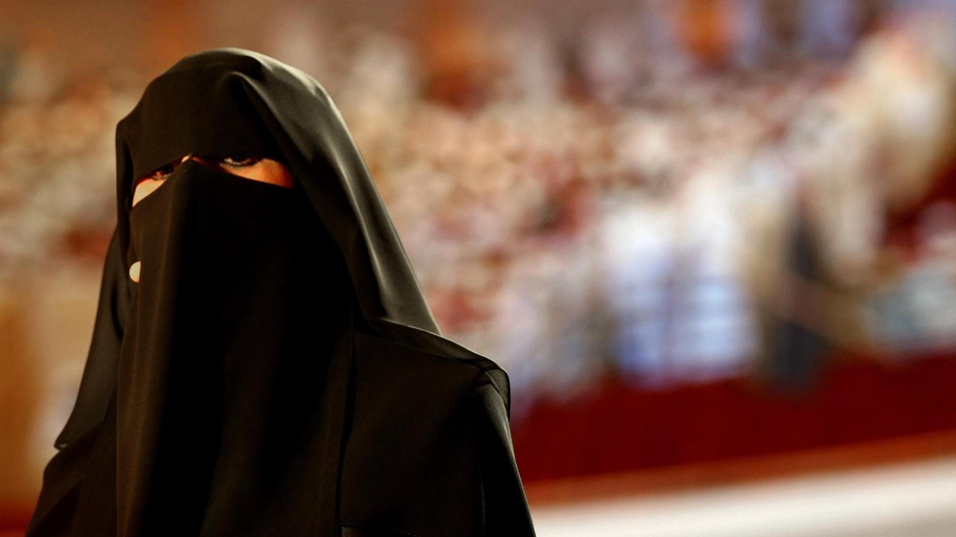 Die saudiarabische Dichterin Hissa Hilal