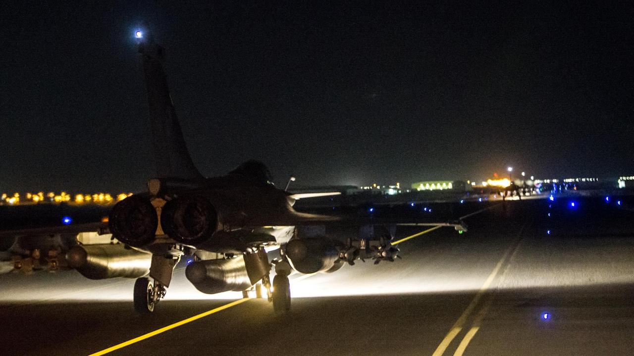 Ein französisches Rafale-Kampfflugzeug auf dem Weg zum Einsatz in Syrien.