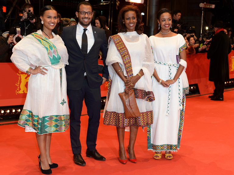 Mehret Mandefro (l-r), Zeresenay Berhane Mehari, Meaza Ashenafi und Meron Getnet am 15.02.2014 in Berlin während der 64. Internationalen Filmfestspiele zur Abschlussgala und Verleihung der Bären.