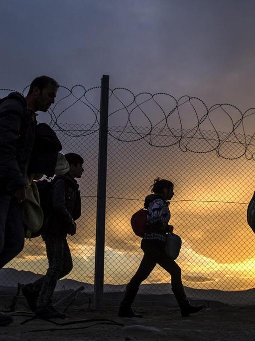 Flüchtlinge an der griechisch-mazedonischen Grenze im März 2016.