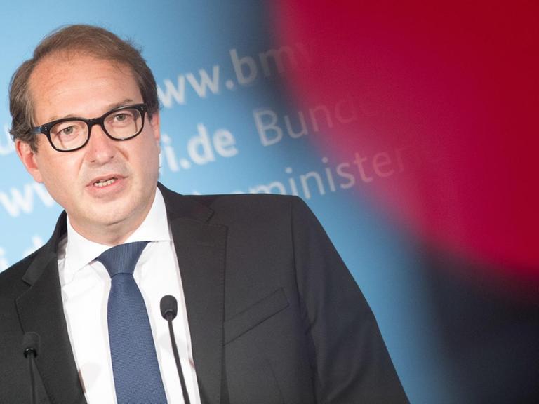 Alexander Dobrindt (CSU) spricht am 15.08.2017 in Berlin bei einer Pressekonferenz