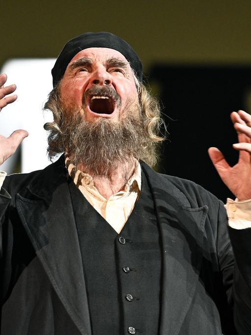 Peter Simonischek als Mendel Singer bei einer Fotoprobe von "Hiob" nach dem Roman von Joseph Rot im Burgtheater in Wien