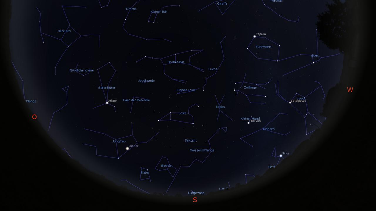 Der Anblick des Sternenhimmels Mitte April gegen 22 Uhr MESZ.