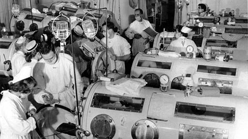 Eiserne Lungen im Einsatz während einer Polio-Epidemie im Haynes Memorial Hospital in Boston, 1955