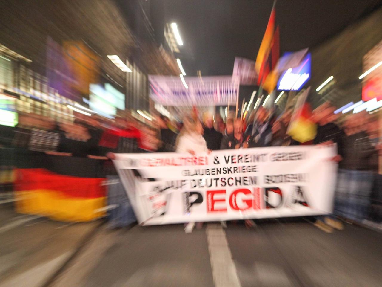 Die Pegida Demonstration in Dresden, Deutschland.