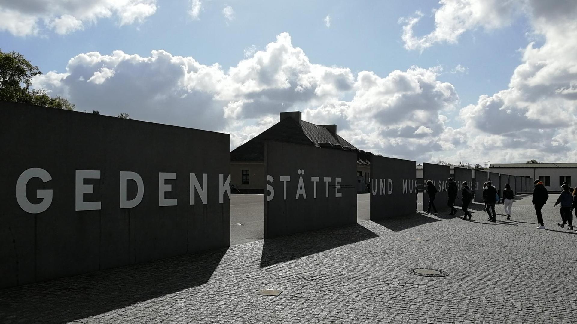 Das Bild zeigt den Eingang der Gedenkstätte Sachsenhausen. Das Bild zeigt den Eingang der Gedenkstätte Sachsenhausen.