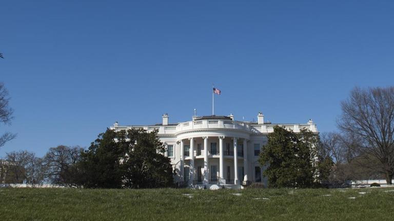 Das Weiße Haus in Washington von Süden aus gesehen.