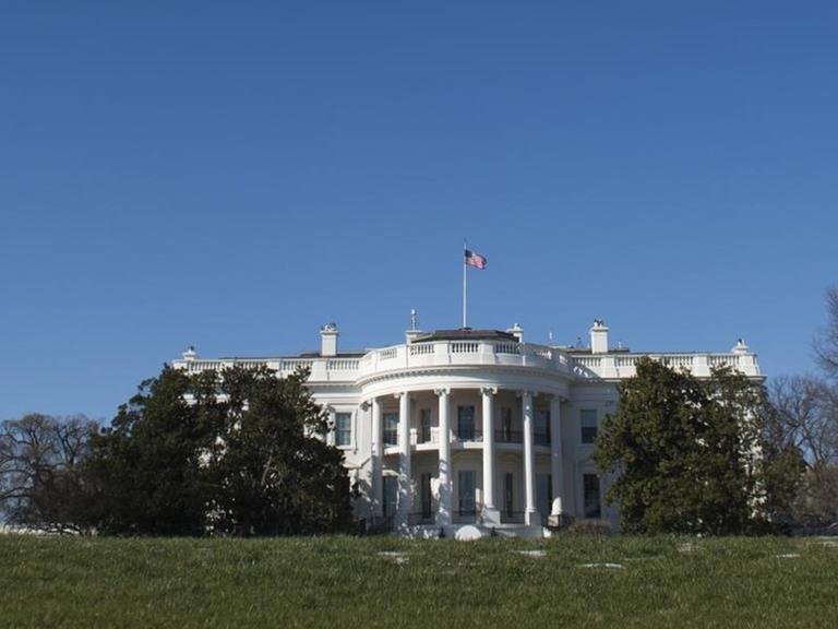 Das Weiße Haus in Washington von Süden aus gesehen.