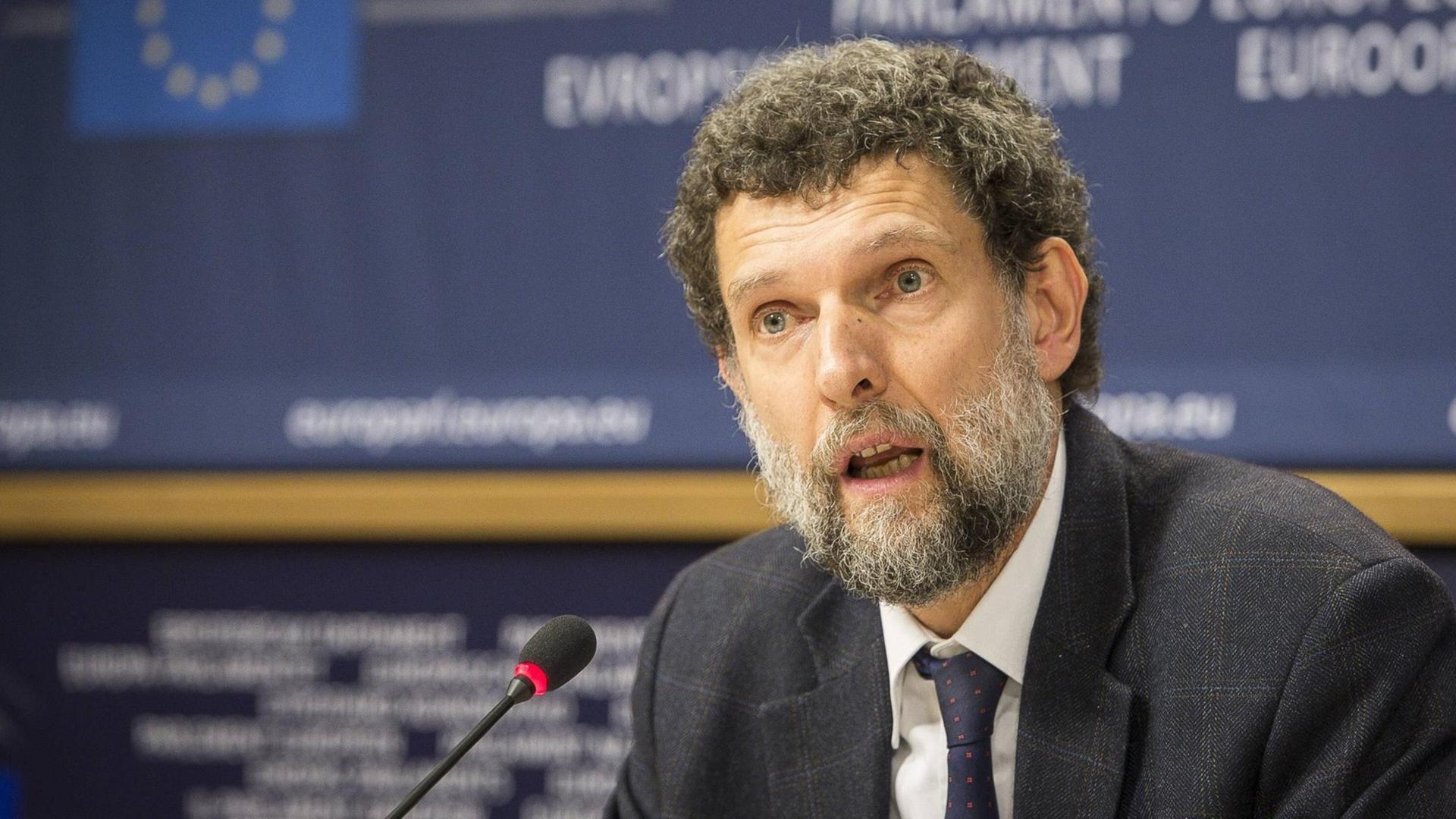 Osman Kavala, Vorsitzender einer Kultur- und Menschenrechtsorganisation, während einer Pressekonferenz beim Europäischen Parlament in Brüssel am 11.12.2014. Osman Kavala, Vorsitzender einer Kultur- und Menschenrechtsorganisation, während einer Pressekonferenz beim Europäischen Parlament in Brüssel am 11.12.2014.