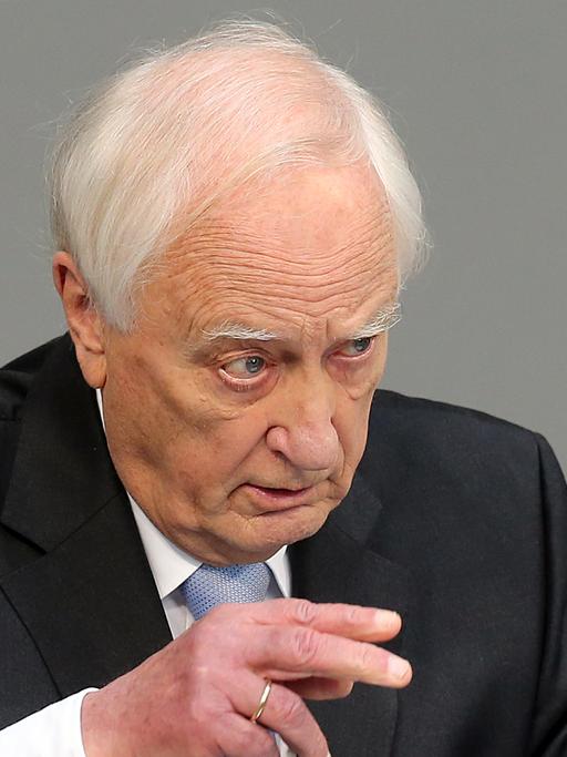 Der Historiker Heinrich August Winkler spricht am 08.05.2015 in Berlin, während einer Gedenkstunde im Deutschen Bundestag zum Ende des Zweiten Weltkriegs vor 70 Jahren.