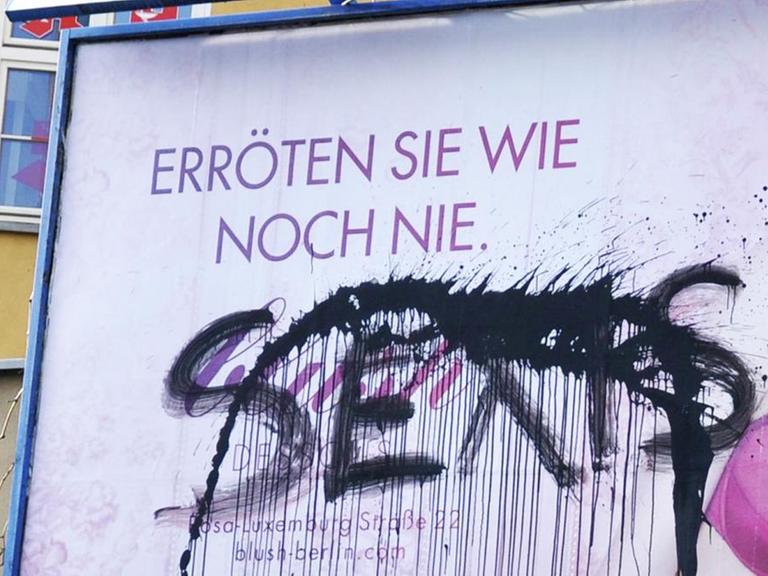 "Sexismus"-Vorwurf auf einer Dessous-Werbung in Berlin. 