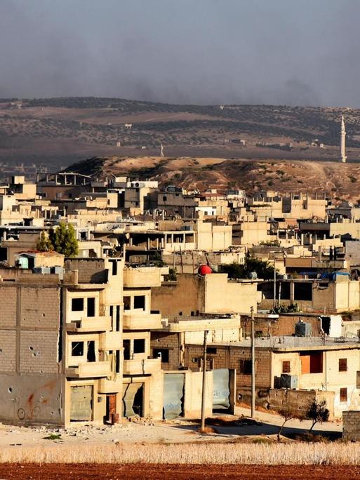 Eine Totale der zerstörten Stadt Khan Shaykhun, Idlib, Syrien