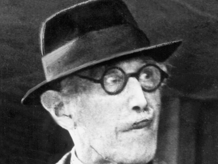 Der deutsche Theaterkritiker, Schriftsteller und Essayist in einer undatierten Aufnahme. Alfred Kerr wurde am 25. Dezember 1867 in Breslau als Alfred Kempner (bis 1911) geboren und ist am 12. Oktober 1948 in Hamburg gestorben.
