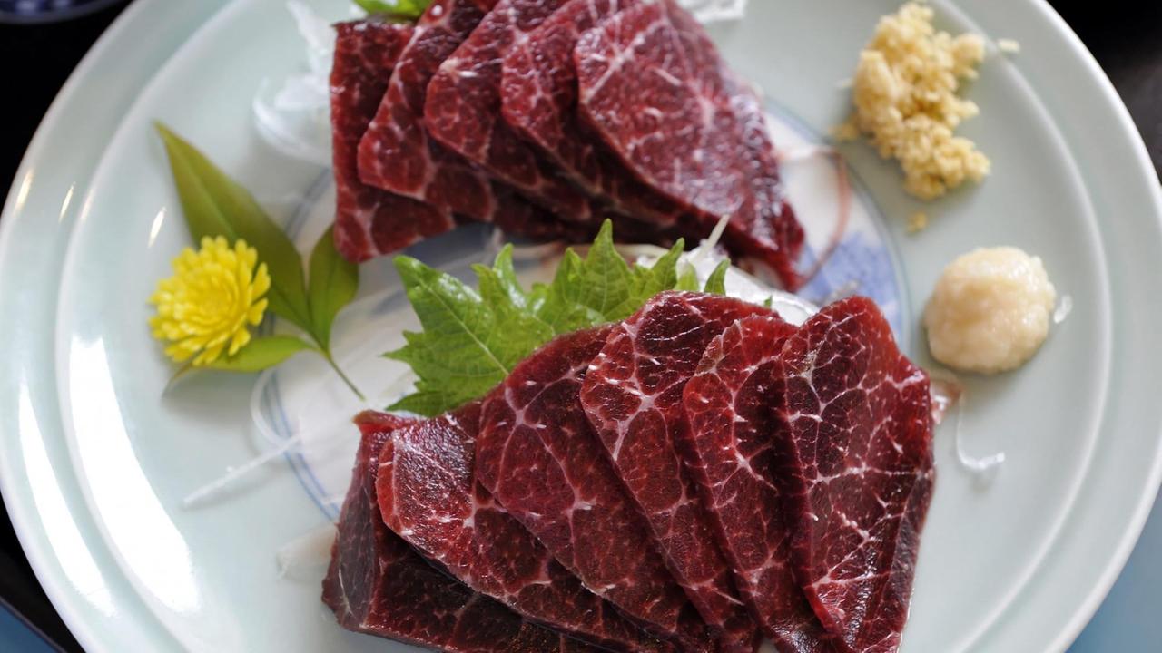 Walfleisch auf einem Teller in einem japanischen Restaurant