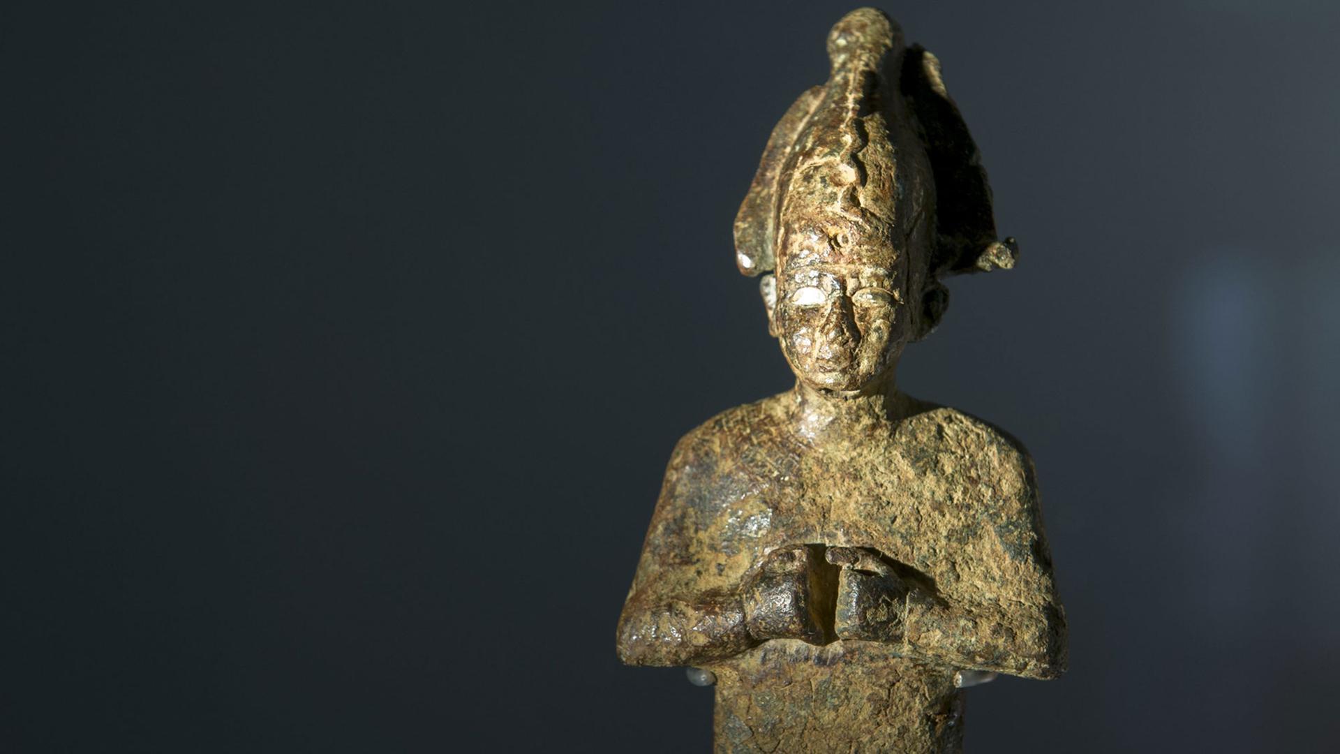 Eine Osiris-Statue aus Bronze
