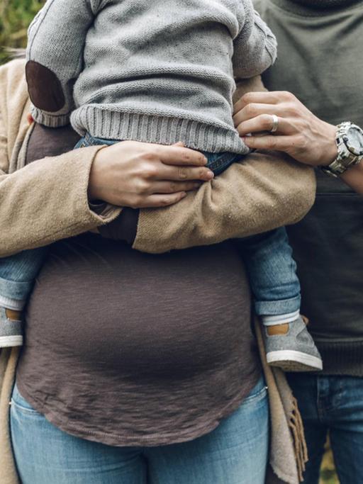 In Deutschland ist künstliche Befruchtung ein Tabuthema - die Gesetzeslage ist streng