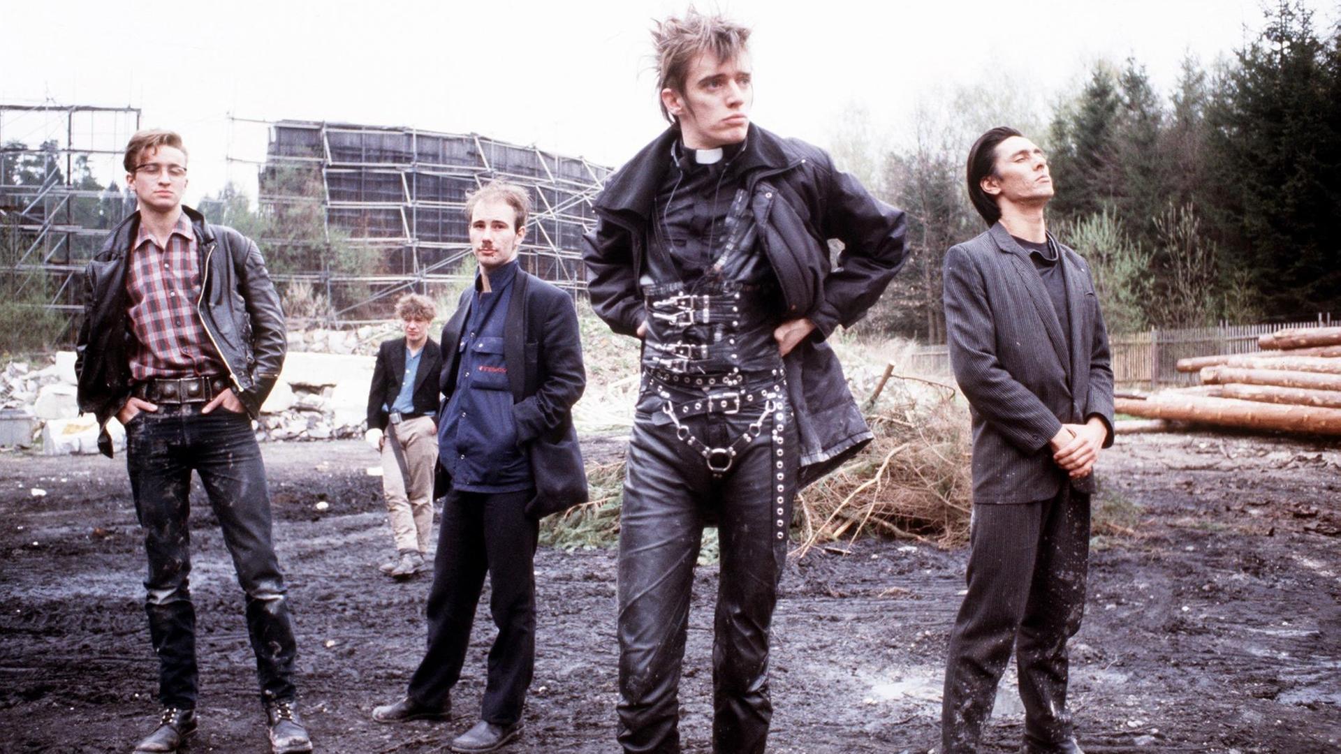 Eine historische Aufnahme der Band "Einstürzende Neubauten" aus Berlin.