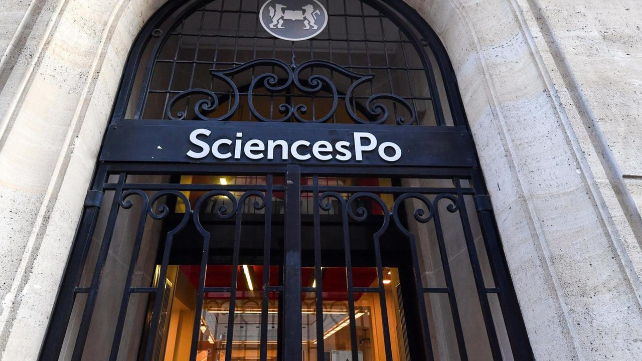 Eingang zur Universität Sciences Po in Paris