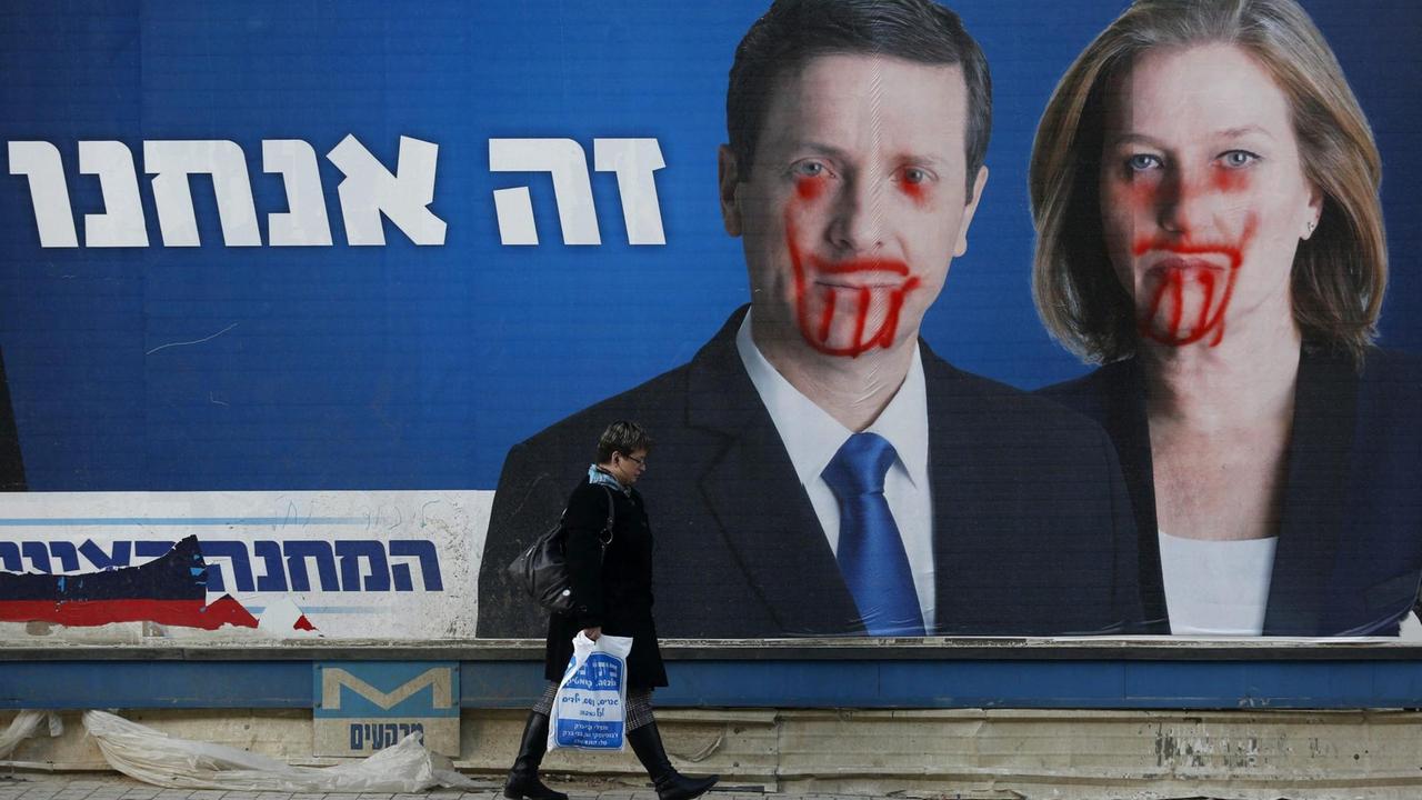 Yitzhak Herzog (l.) und Tzipi Livni (r.) auf einem Plakat in Tel Aviv