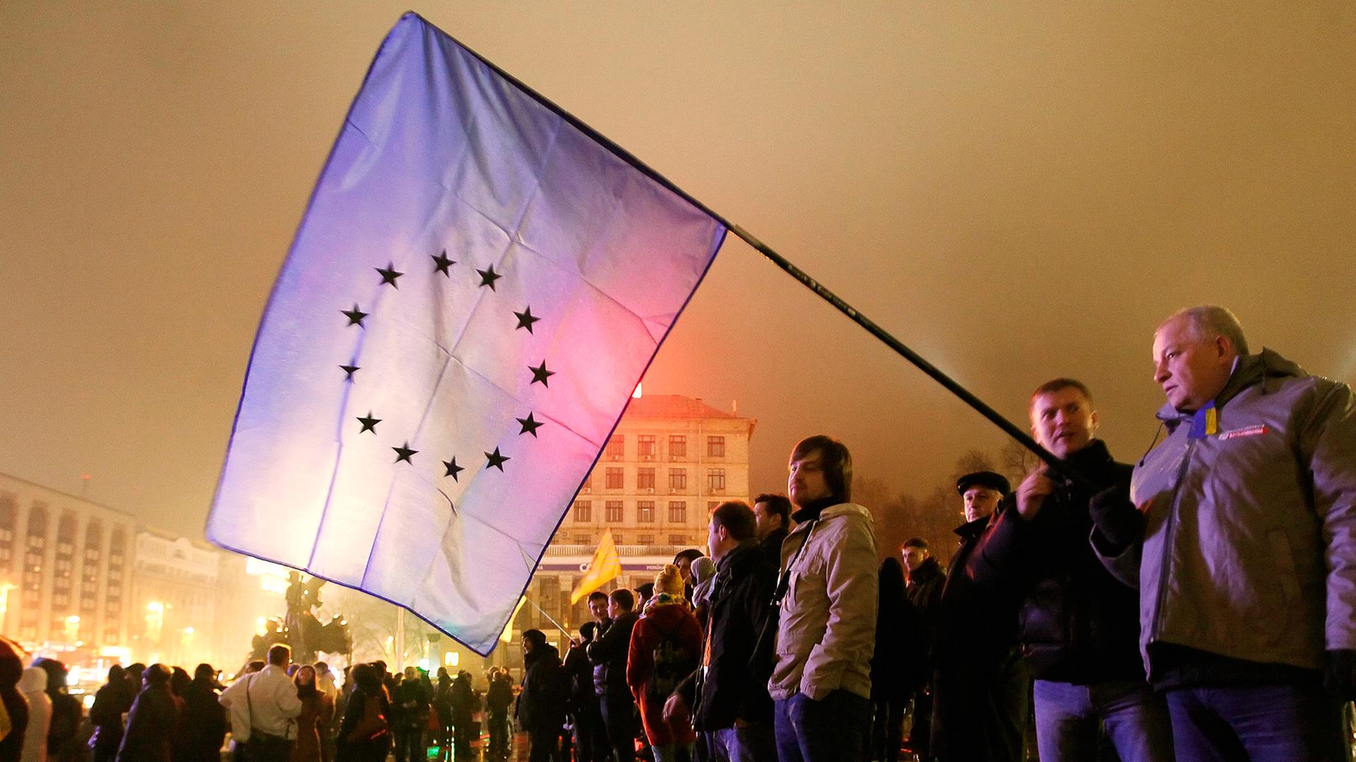 Ukrainer protestieren nach dem Stop der Verhandlungen zu einem Assoziierungsabkommen mit der EU gegen ihre Regierung.