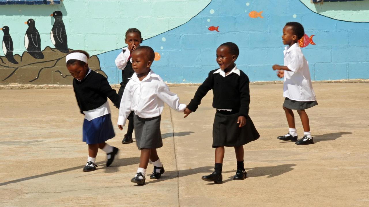 Unterrichtspause in der Grundschule "Talhado School Childrens Haven" in St.Francis Bay - hier lernen viele Kinder aus den umliegenden Townships.