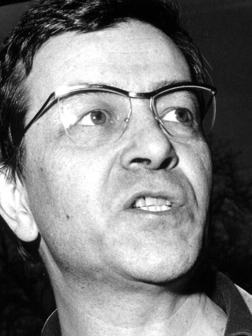 Der Schriftsteller, Maler und Regisseur Peter Weiss in den 60-er Jahren: "Die Ermittlung", sein Stück über den Frankfurter Auschwitz-Prozess, wurde am 19. Oktober 1965 an mehreren Theatern in Deutschland sowie der DDR uraufgeführt.
