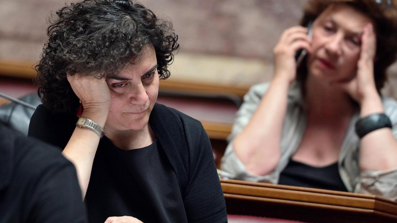 Die griechische Vize-Finanzministerin Nadia Valavani im Athener Parlament. 