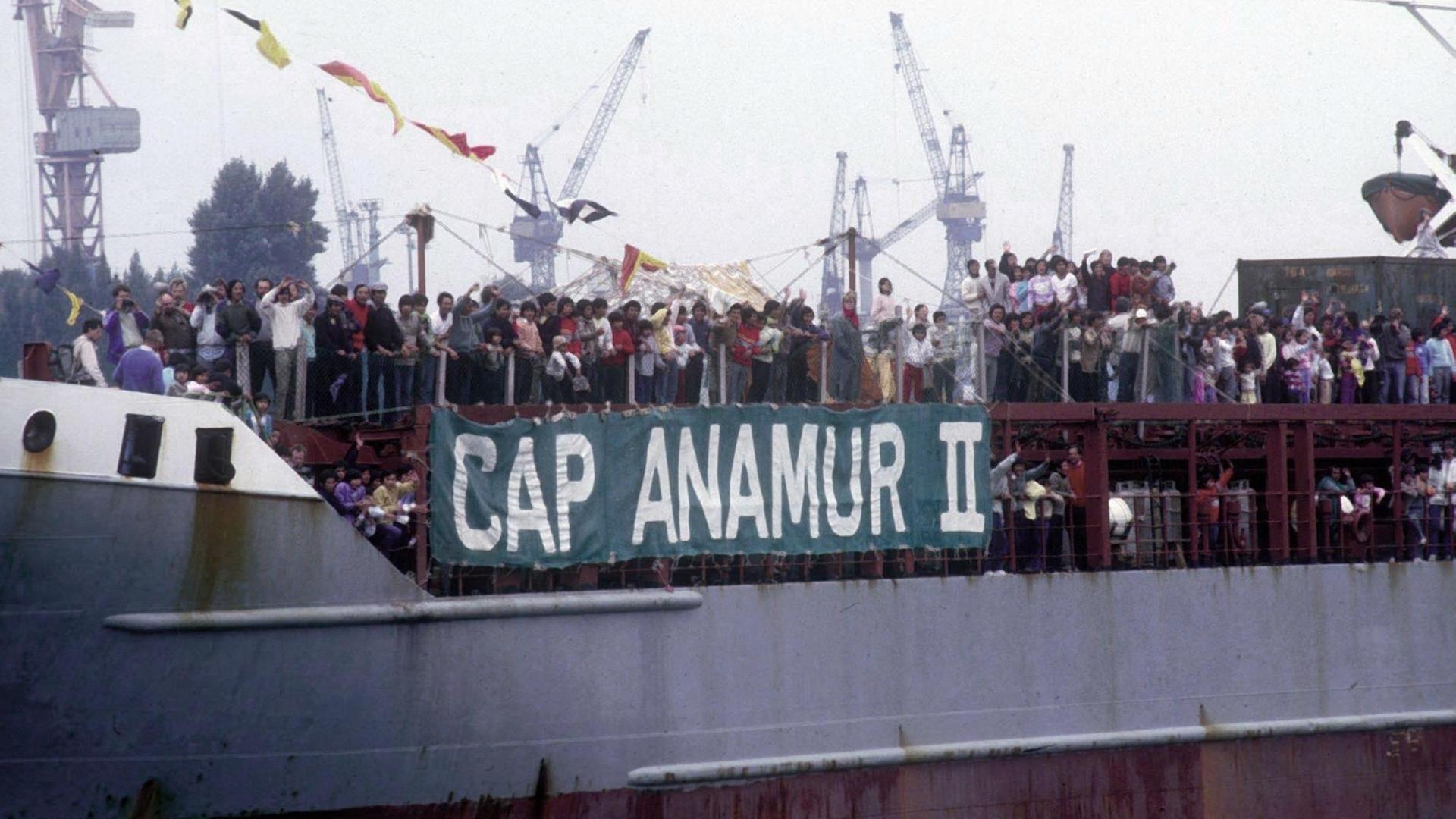 Ankunft des Flüchtlingsschiffes Cap Anamur II am 5. September 1986 im Hamburger Hafen