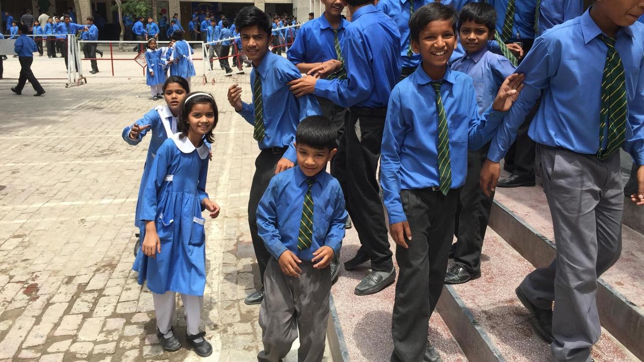 Schüler in der Schule in Youhanabad, einem Stadtteil von Lahore in Pakistan