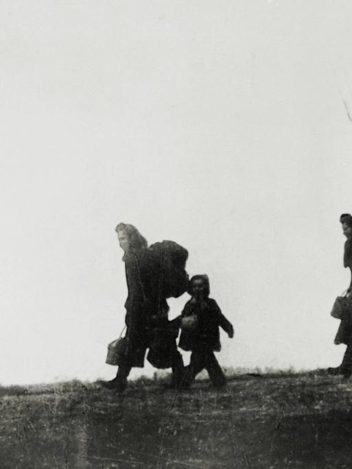 Flüchtlingstreck 1945 auf dem Weg nach Westen.