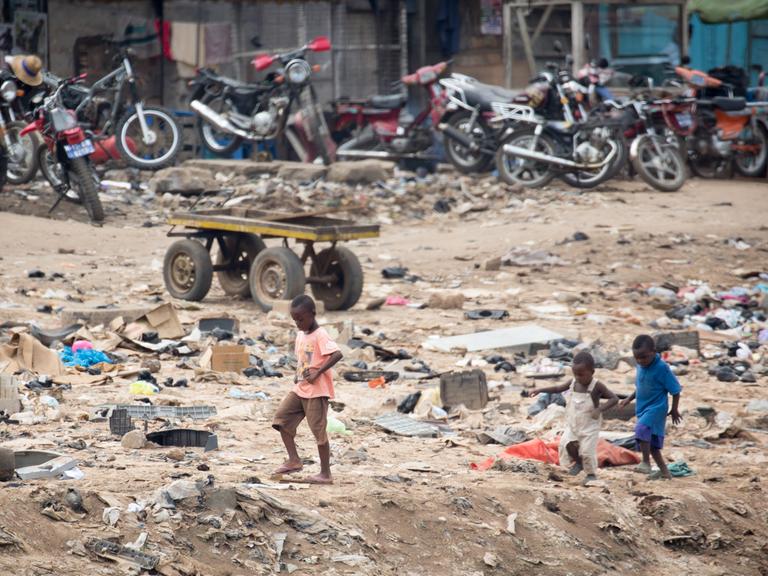 Müllhalde in Accra: Kinder kommen, um Elektroschrott zu verarbeiten.