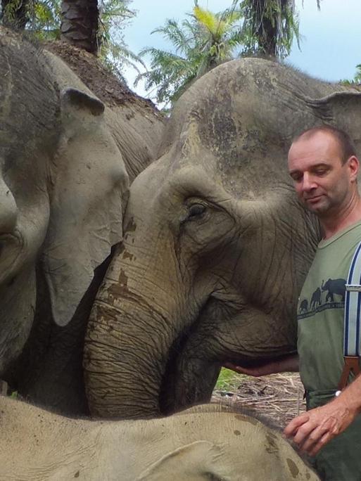 Christopher Stremme, Tierarzt und "Elefantendoktor" auf Sumatra