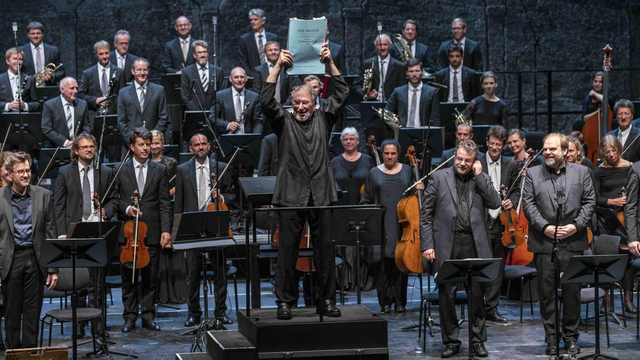 HK Gruber und Mitglieder des ORF Radio-Symphonieorchesters bei der Konzertante Aufführung von Gottfried von Einems "Der Prozess" bei den Salzburger Festspielen 2018