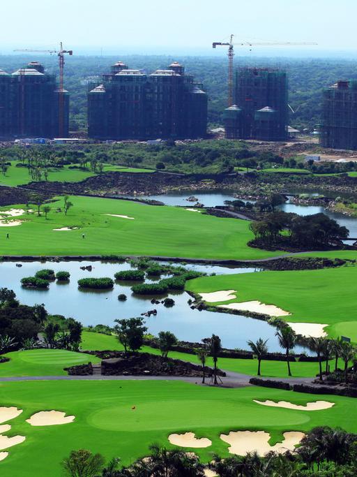 Das Mission Hills Golf Resort in der Stadt Haikou in der südchinesischen Provinz Hainan, aufgenommen 2011